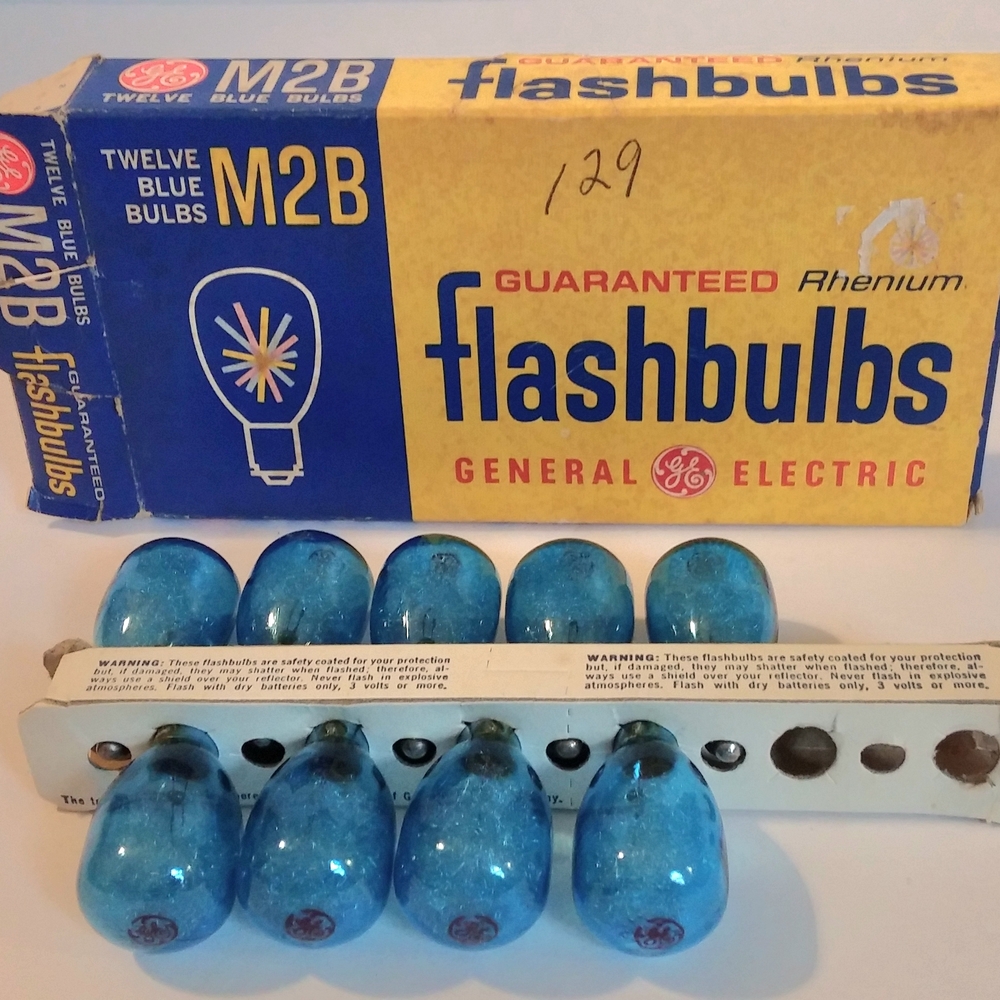 Vintage M2B General Electric Flashbulbs in Original Packaging 9 Bulbs